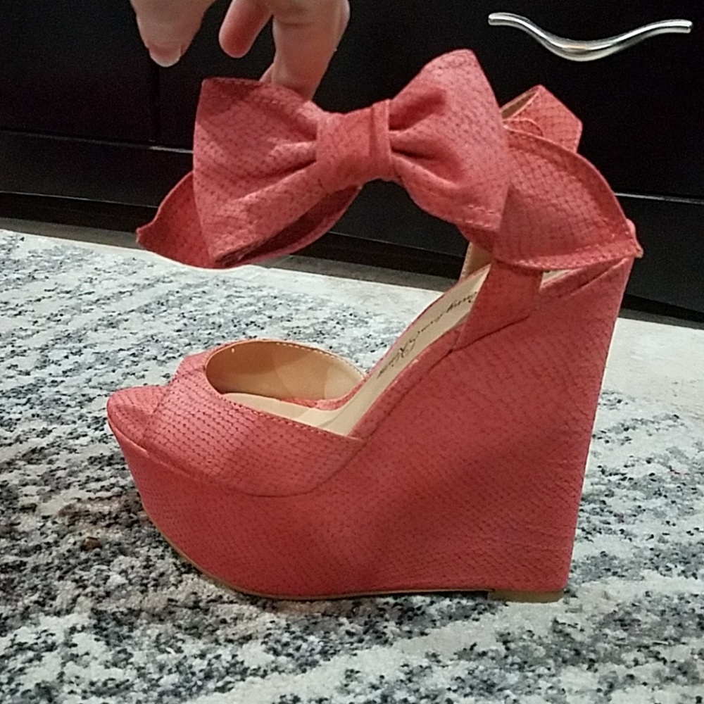 Penny loves Kenny Dwight Bow Wedges 7